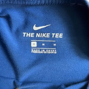 nike long sleeve tee size medium